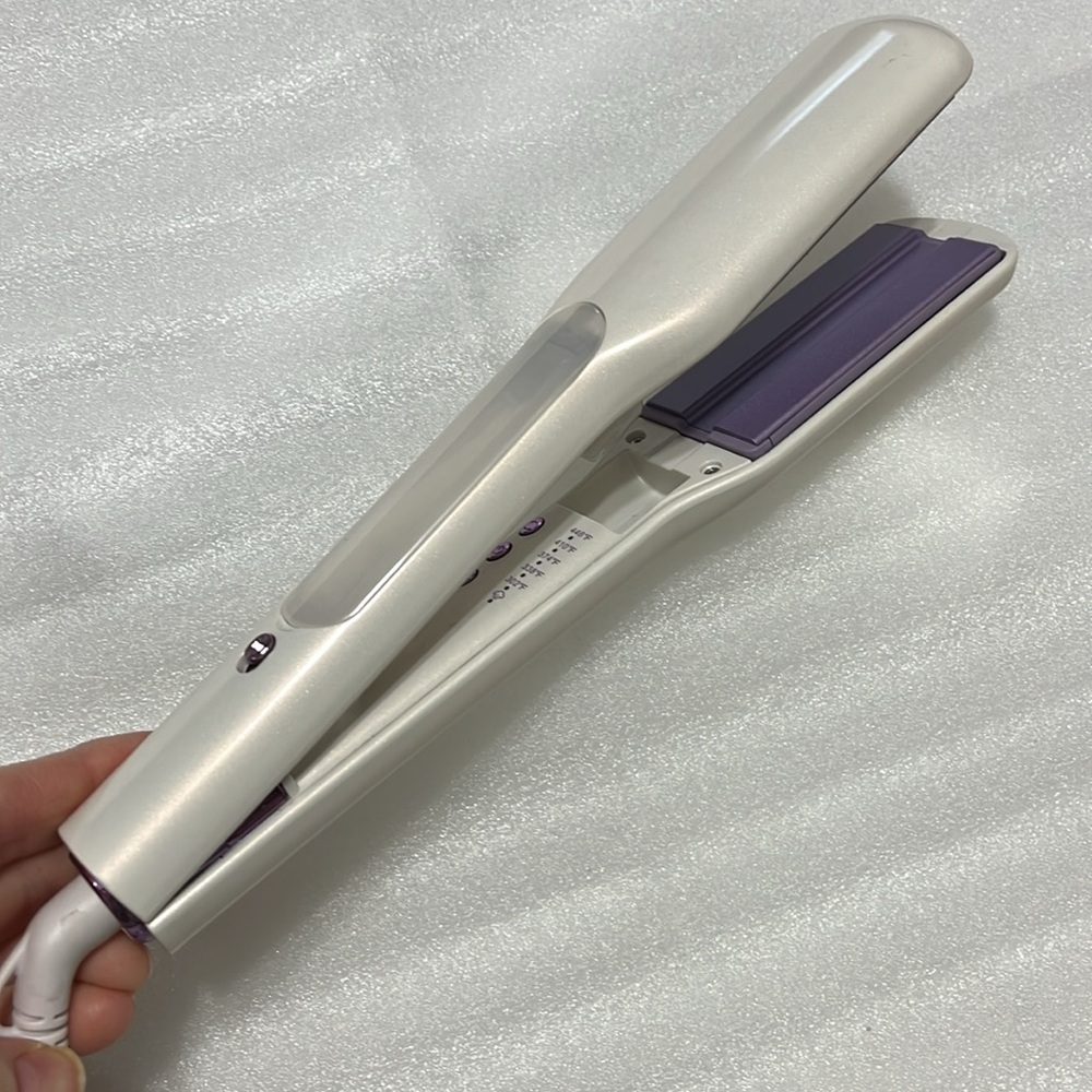 Monat Moisture Infusion Hair Straightener